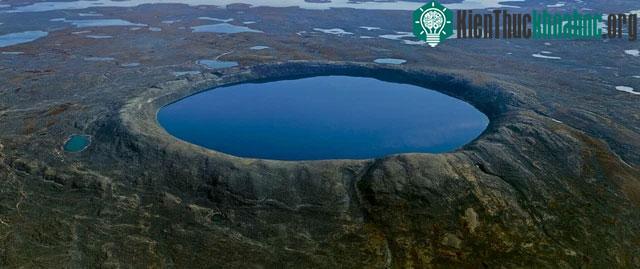 Miệng núi lửa Pingualuit ở vùng Nunavik của Quebec,