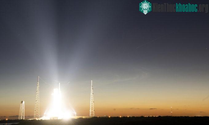 Tên lửa đẩy SLS trên Bệ phóng 39B của Trung tâm Vũ trụ Kennedy, Florida
