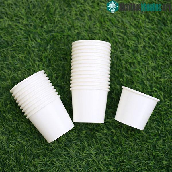Cốc giấy dùng một lần không an toàn cho môi trường và sức khỏe.