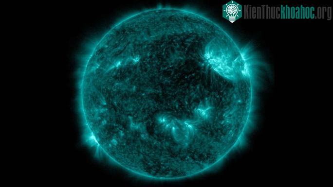 Mặt trời với hoạt động "bùng nổ" từ nhiều vị trí