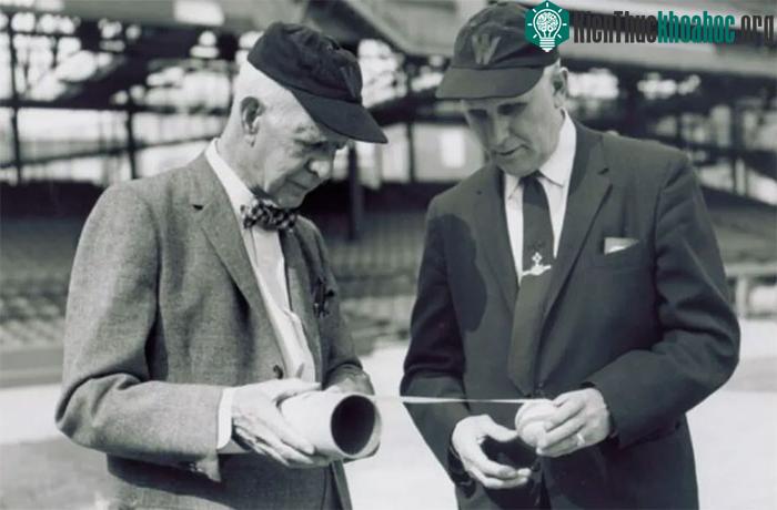 Lyman Briggs đã tiến hành các thí nghiệm với bóng chày trong đường hầm gió vào những năm 1940