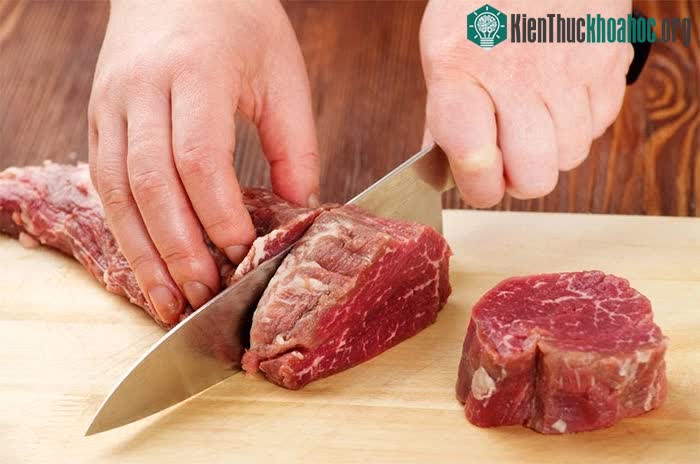 Dao thép được xem là chuẩn mực của người đứng bếp.