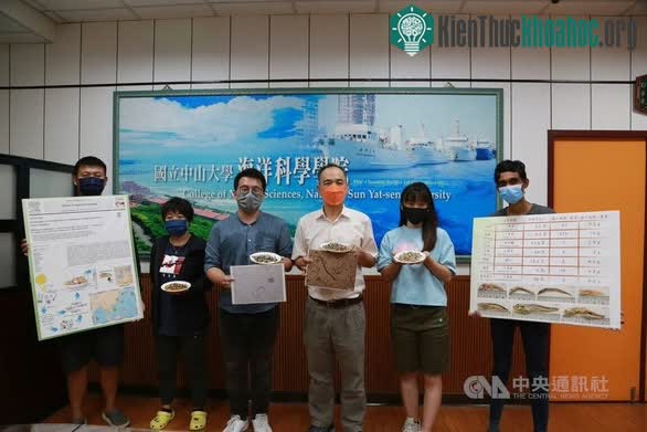 Nhóm nghiên cứu của giáo sư Hung trình bày kết quả nghiên cứu ngày 2-5