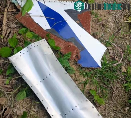 Mảnh vỡ máy bay tại hiện trường tai nạn.