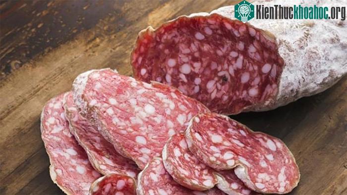 Rohwurst: xúc xích chưa qua chế biến