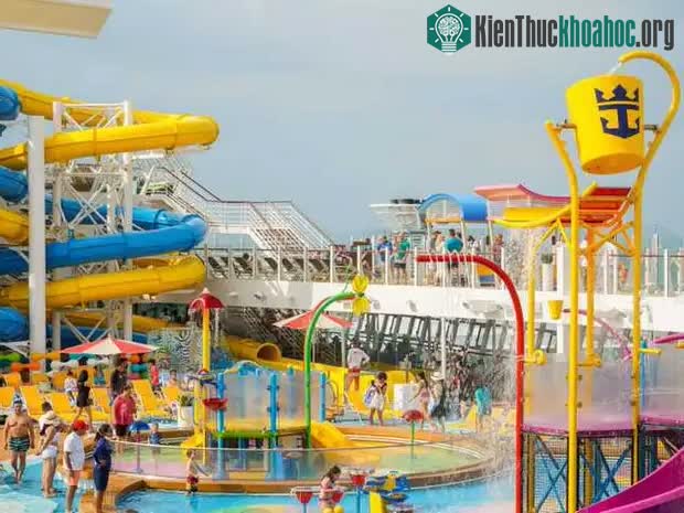Có gì trên siêu du thuyền hạng sang lớn nhất thế giới? Hóa ra "thành phố trên biển" là có thật! ảnh 11