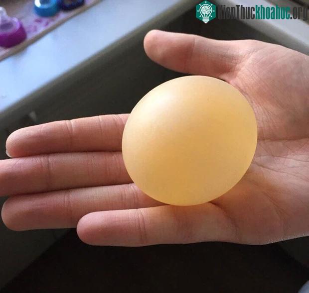 Một quả trứng không có vỏ