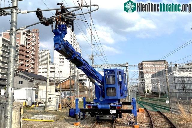 Con robot dễ dàng với lên những thiết bị trên cao