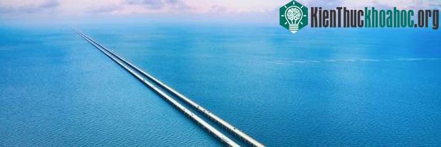 Trải nghiệm trên cây cầu cao tốc dài nhất thế giới: Tài xế sợ "cứng người", sản phụ đẻ rơi trên cầu ảnh 2