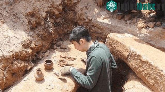 &nbsp;Các nhà khảo cổ thường là người đến sau những kẻ trộm mộ.