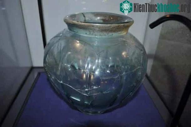 Lọ thủy tinh từ thời La Mã cổ đại.