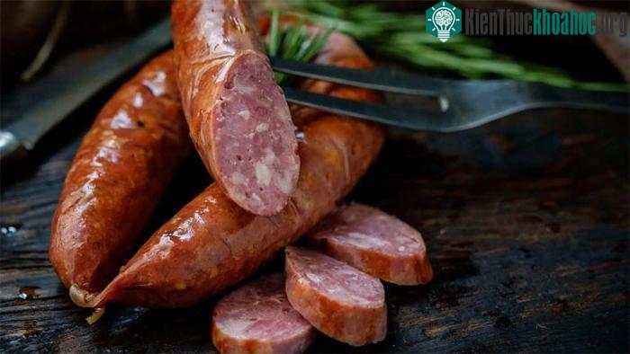 Kochwurst: Xúc xích làm từ những nguyên liệu đã chín.