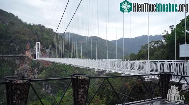 Việt Nam sắp có cầu kính đi bộ dài nhất thế giới, bắt đầu đón khách vào dịp 30/4 này ảnh 3