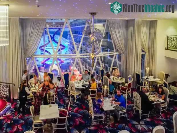 Có gì trên siêu du thuyền hạng sang lớn nhất thế giới? Hóa ra "thành phố trên biển" là có thật! ảnh 6