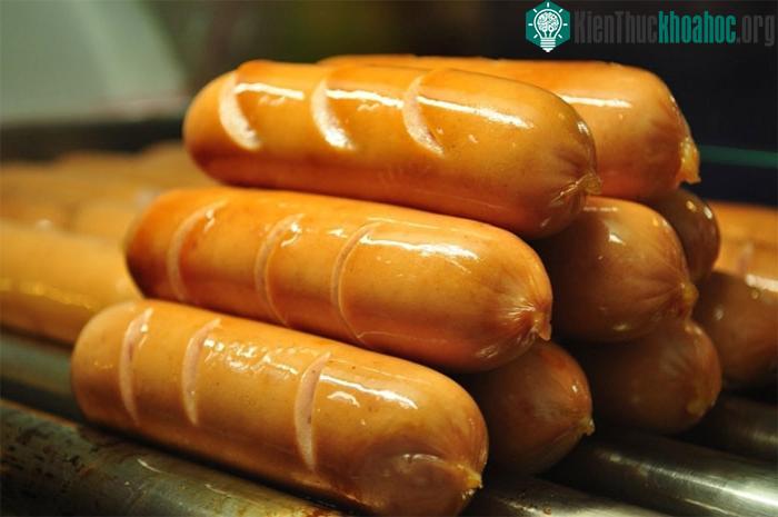 Xúc xích Đức xông khói