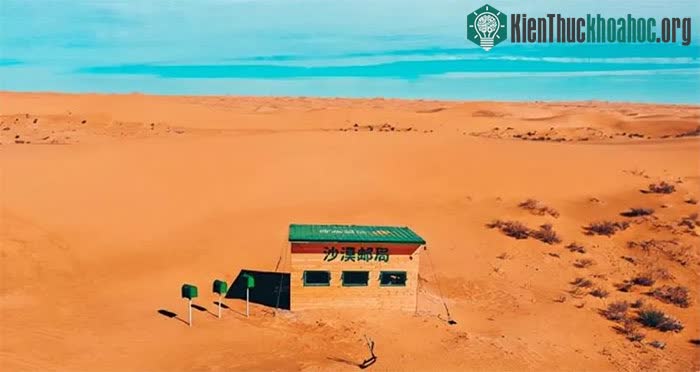Nằm sâu trong sa mạc, đây chính là bưu điện cô độc nhất thế giới ảnh 0