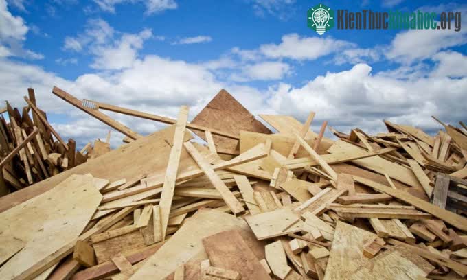 Gỗ thải có thể được tái chế thành vật liệu mới với một số đặc tính tốt hơn gỗ tự nhiên.