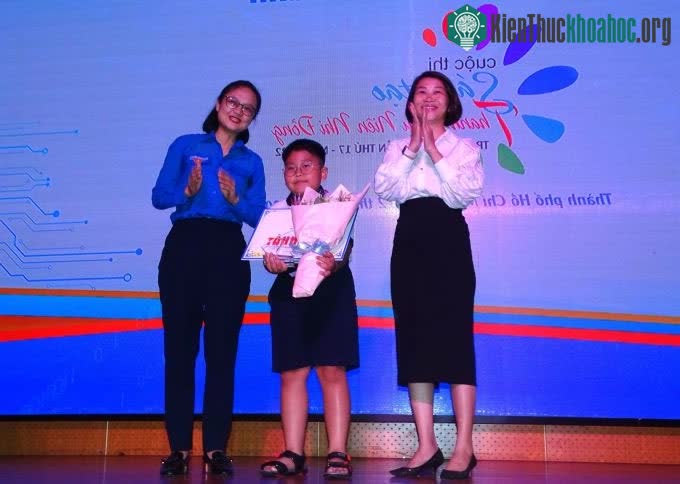Cáp Hoàng Dũng