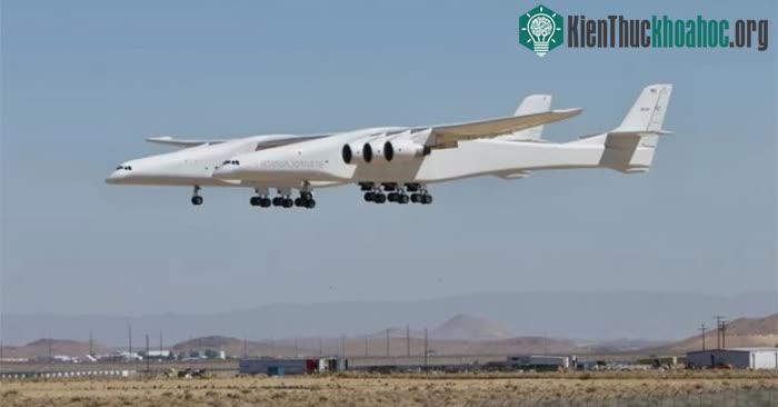 Máy bay Roc trong thử nghiệm bay lần thứ 7. Ảnh: Stratolaunch