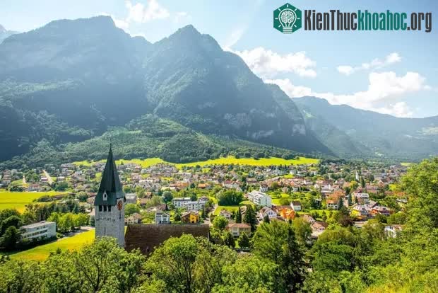 Vương quốc tí hon nằm giữa châu Âu: Nơi giàu nhất thế giới nhưng rất ít người biết tên! ảnh 0