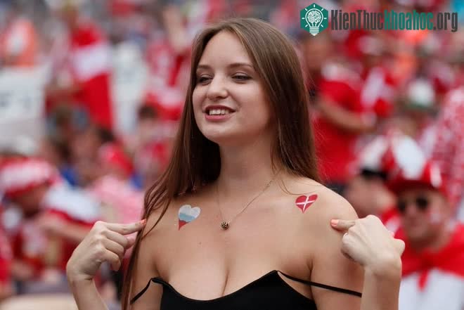 Cổ động viên nữ được yêu cầu không ăn mặc gợi cảm tại World Cup 2022 ở Qatar.