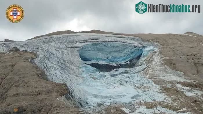 Địa điểm tảng băng sụp đổ trên núi Marmolada của Ý.