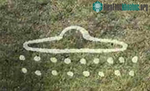 Hình ảnh được cho là mô tả UFO trong một bức tranh hang động thời tiền sử.