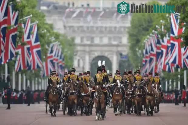 Lễ Diễu hành của Quân đội Hoàng gia (Trooping the Colour)