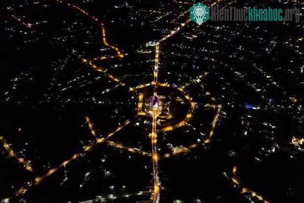 Vẻ đẹp của làng Tân Hà ngày và đêm khi nhìn từ trên cao