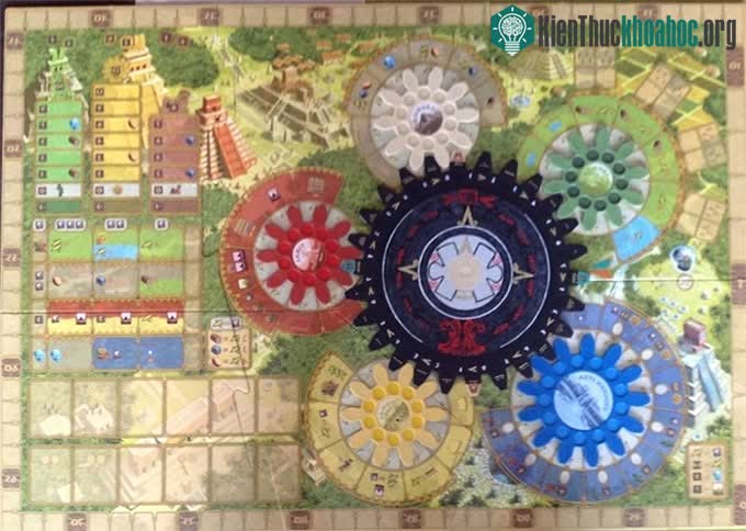 Lịch Tzolk'in là loại lịch thiêng, lịch bói của người Maya cổ đại.