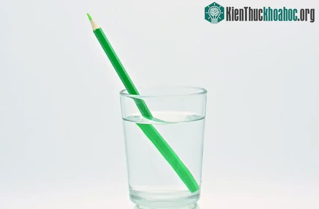 Khi ánh sáng được hội tụ tại một điểm nhất định trong mắt, nó sẽ tạo ra một hình ảnh sắc nét