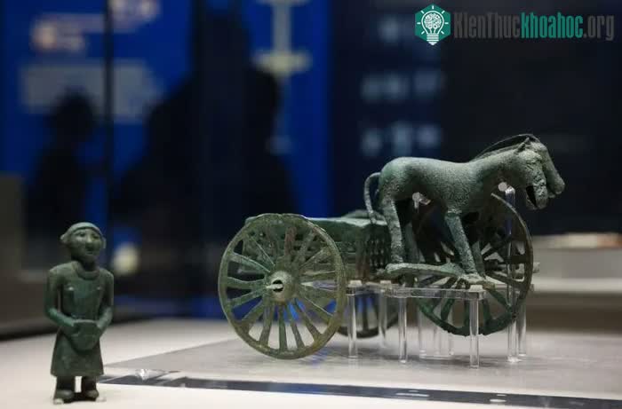 Mẫu xe ba bánh bằng đồng được phát hiện tại khu lăng mộ Laolongtou.