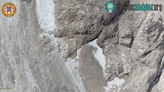 Địa điểm tảng băng sụp đổ trên núi Marmolada của Ý.