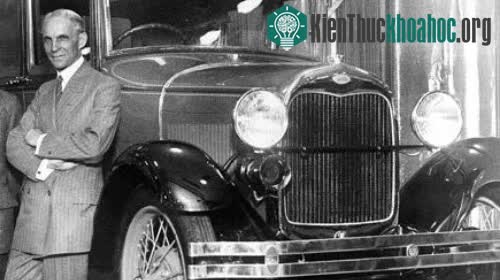 Ford nhận ra cần phải nắm được số cổ phần lớn để có thể toàn quyền kiểm soát.