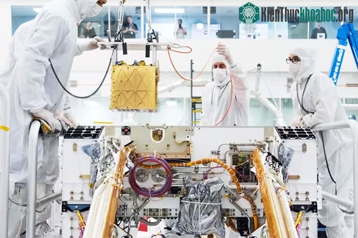 Với kích thước bằng pin xe hơi, MOXIE có thể hấp thụ CO2 và phân phối oxy trên Hỏa tinh.
