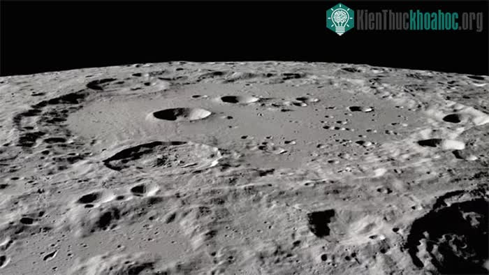 Hình ảnh núi lửa Clavius trên Mặt Trăng.