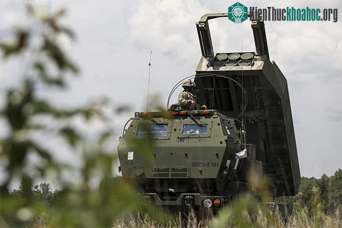 Hệ thống HIMARS có thể nạp lại đạn dược trong chỉ vài phút.