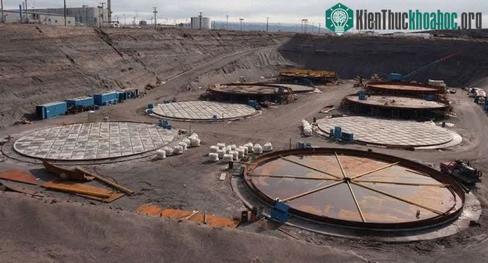 Trong hơn 40 năm, chất thải phóng xạ từ quá trình xử lý plutonium đã được bơm vào 177 bể chứa