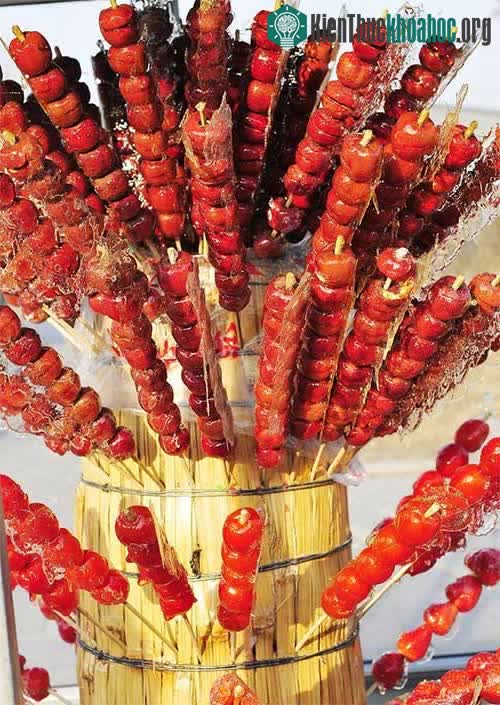 &nbsp;Kẹo hồ lô là thức quà không thể thiếu của Bắc Kinh vào những ngày đông lạnh giá.&nbsp;