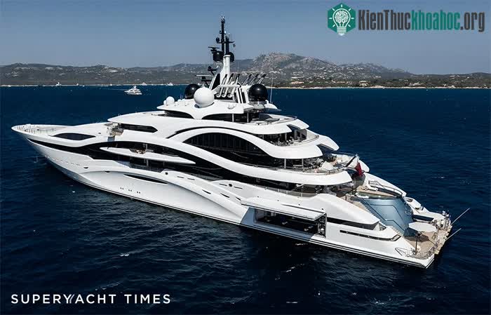 Chiếc siêu du thuyền của Quốc vương Qatar cũng được coi là khá bí hiểm khi ít người biết thông tin