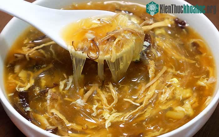 Vị ngon của món súp làm từ vây cá mập chủ yếu đến từ nguyên liệu đi kèm.