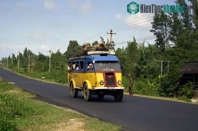 Renault Goélette biển số 75H-15-47 chạy tuyến Đà Nẵng - Hội An.