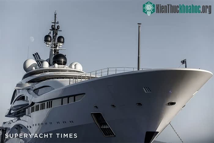 Al Lusail được ví như dinh thự nổi trên mặt nước vì vẻ ngoài bắt sáng.