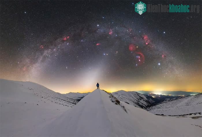 Bầu trời mùa đông trên núi Low Tatras, Slovakia, dưới góc nhìn của Daniel Zafra Portill.