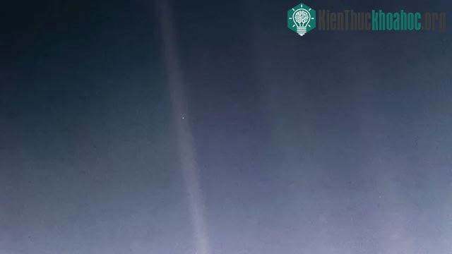 Đốm Xanh Mờ (Pale Blue Dot) là một bức ảnh về Trái Đất chụp vào năm 1990 bởi Voyager 1