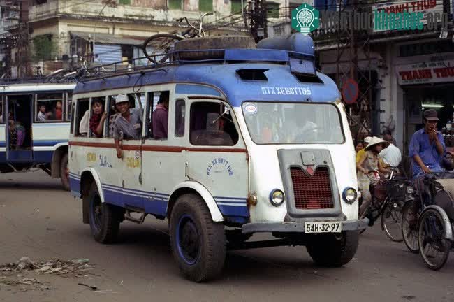 Renault Goélette biển số 54H-32-97 chạy ở khu vực Chợ Lớn, TP. HCM năm 1996.