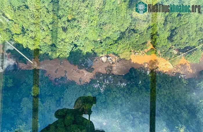 Điểm sâu nhất của cầu khoảng 150m