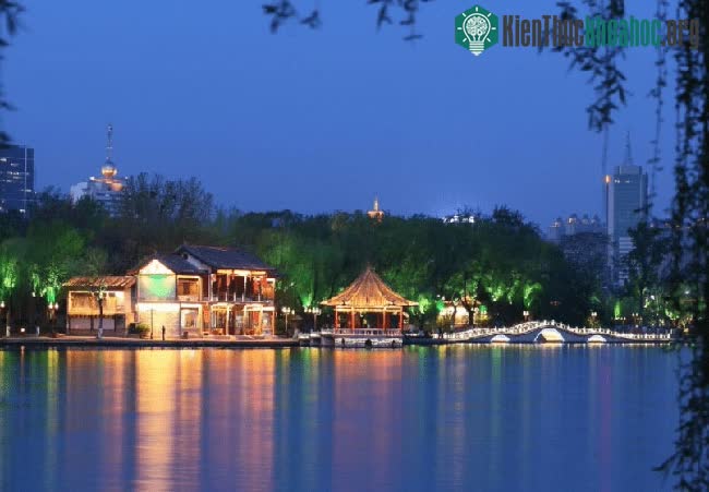 Hồ Đại Minh xinh đẹp 4 mùa.