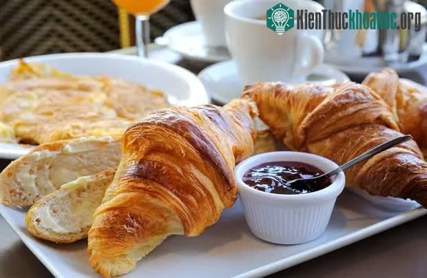 Pháp: Bánh mì, bánh ngọt và cà phê