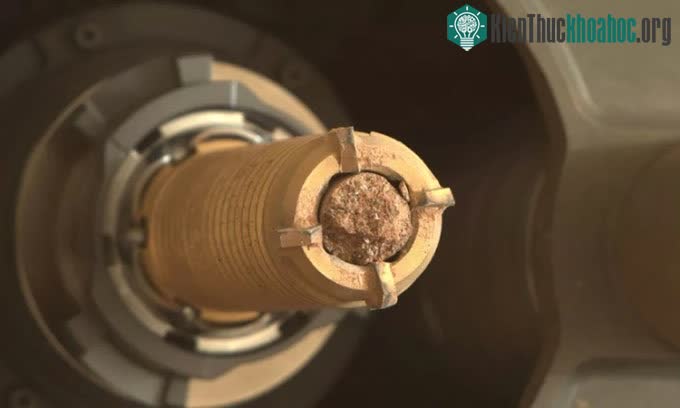 Robot Perseverance khoan mẫu đá thứ 10 trên sao Hỏa.